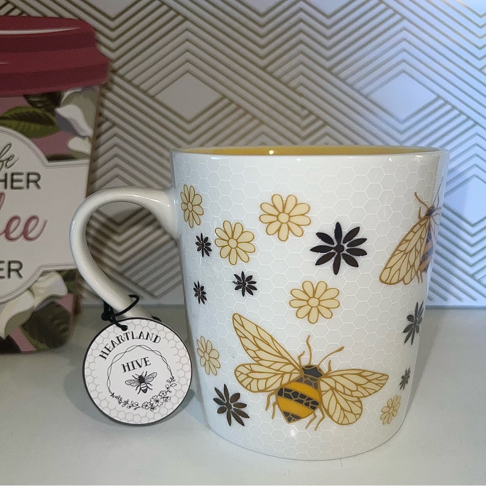HEARTLAND HIVE | Yellow Honeycomb Bee Coffee Mug 32 Fluid Ounces